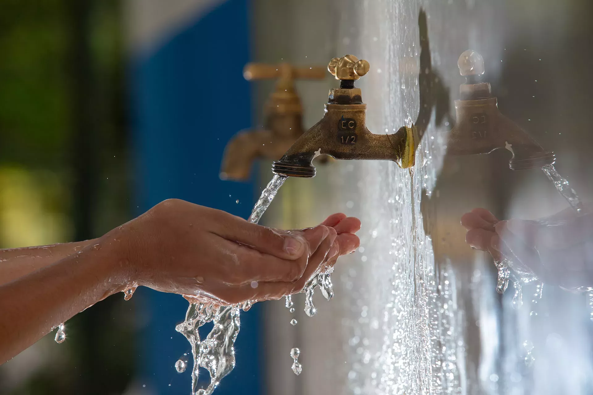Lavado de manos, manos con agua