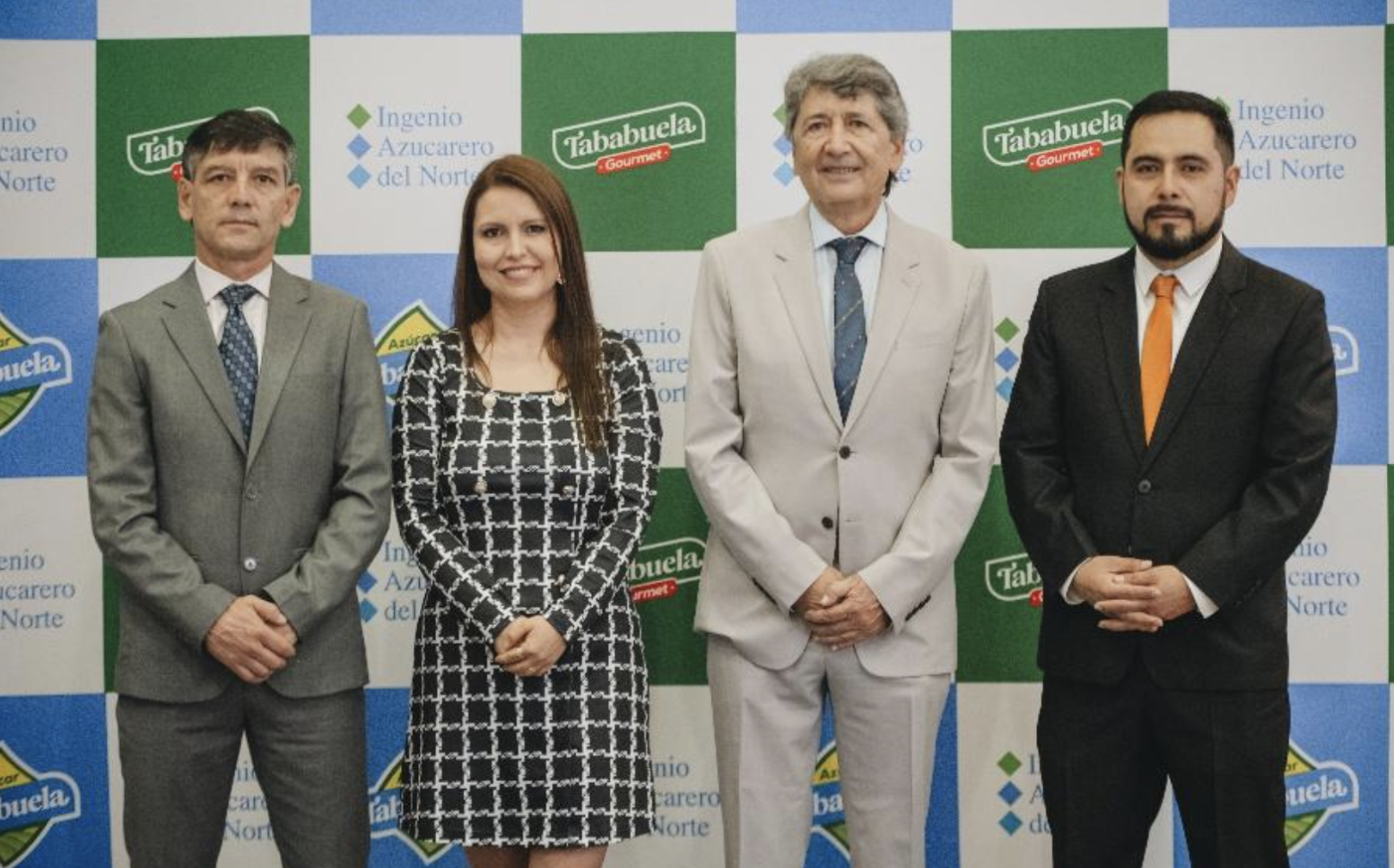 De izquierda a derecha; Ing. Rubén Cadena, Gerente General IANCEM; Pilar Salazar, Presidenta del Directorio de IANCEM, Ing. Patricio Hidrobo, accionista mayoritario de IANCEM; Ing. José Carchipulla, Subgerente de Comercialización de IANCEM.